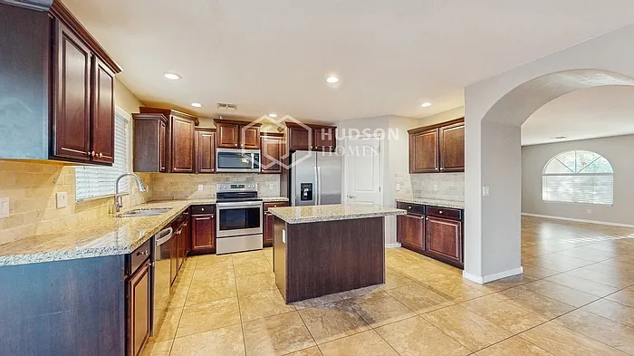 5805 S 27th Ln — Photo 9