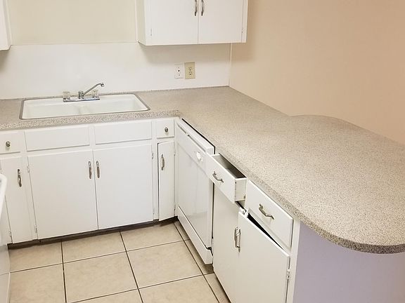 3rd image of 1100 E 32nd St APT 202