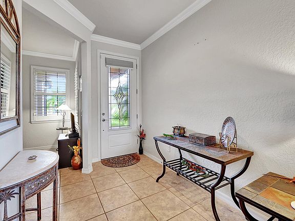 4th image of 213 SE Longview Drive