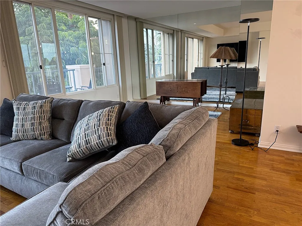 2 bed, 2.5 bath, 2032 sqft, $6,000 — Photo 4