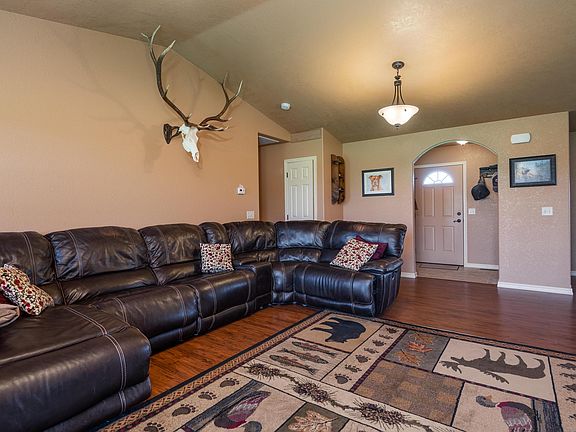 3rd image of 373 Hadli Ct