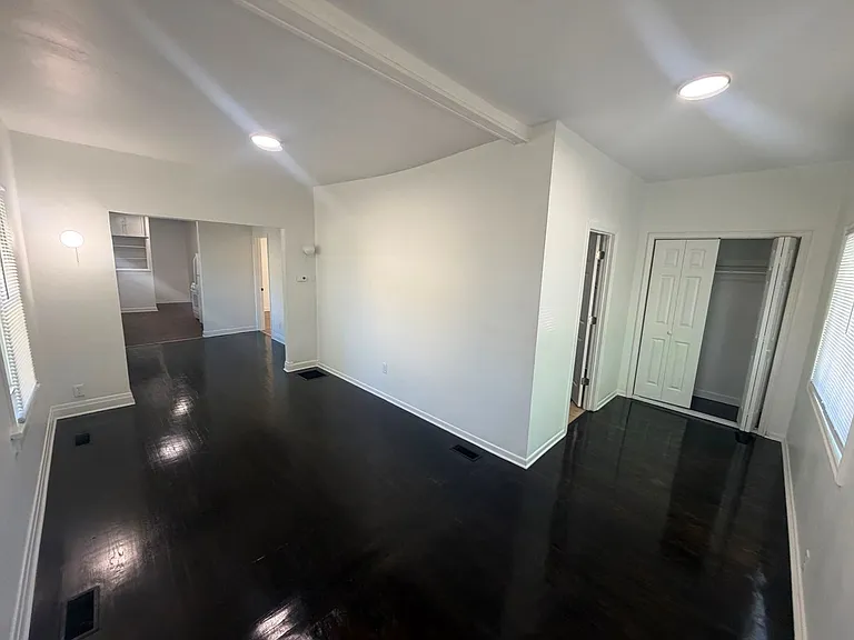 2435 Diamond Ave — Photo 11
