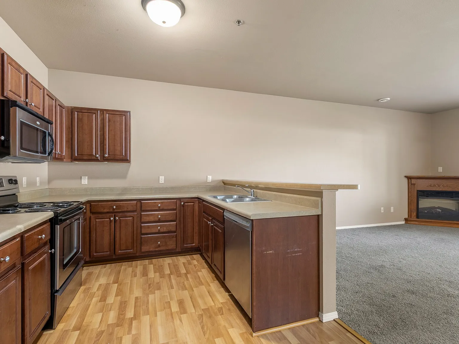 Prairiewood Apartments and Townhomes — Photo 3