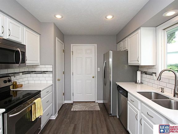 2nd image of 3028 W Peach St
