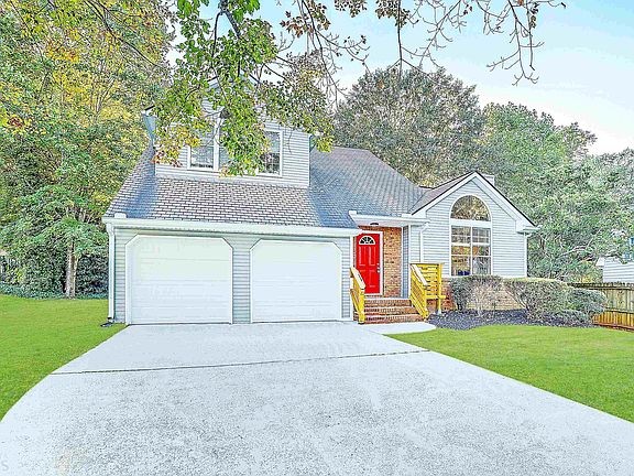 2nd image of 910 Cobb Place Manor Dr