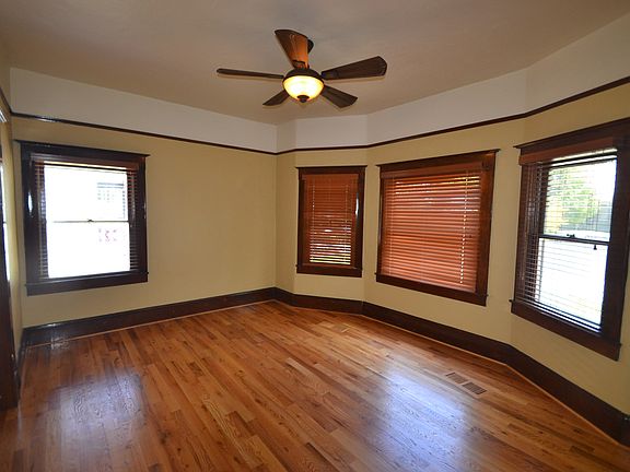 4th image of 413 Coronado Ave