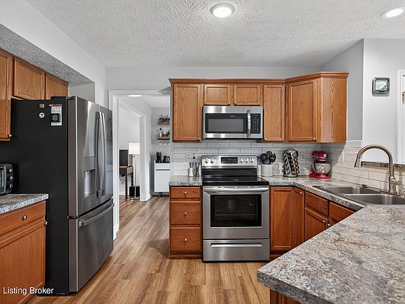 3rd image of 134 Hemingway Pl