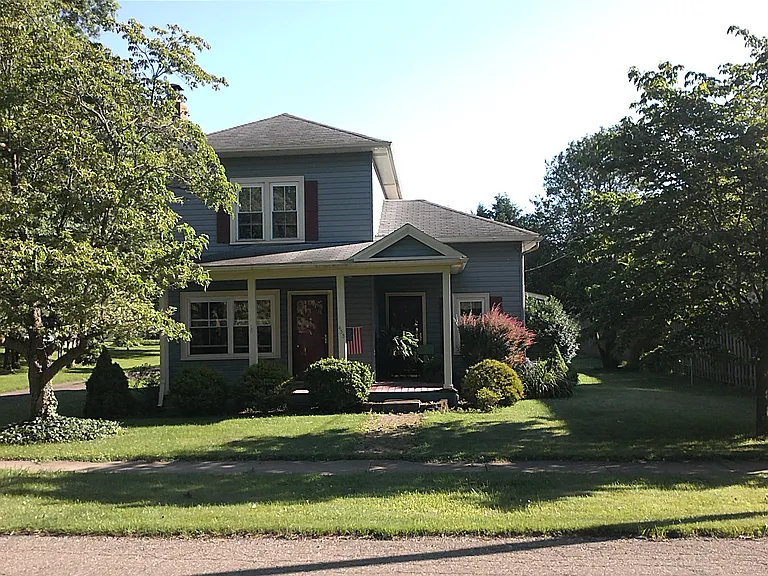 433 Water St SW — Photo 1