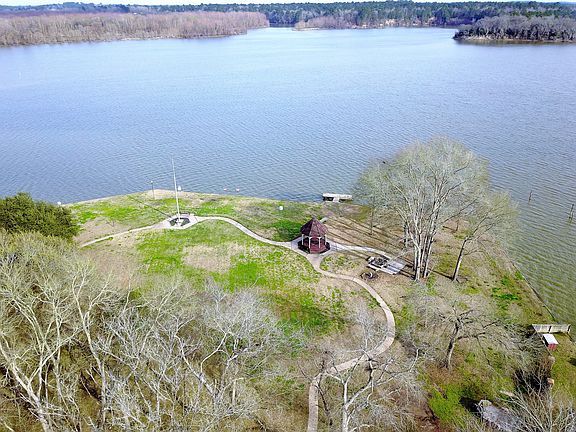 3rd image of 15 Shady Oaks Dr