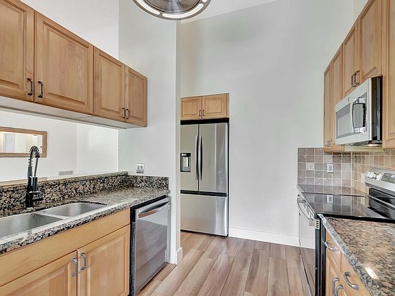 3rd image of 5065 Arbor Glen Circle
