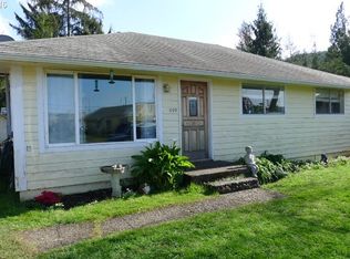699 E Alder Pl, Reedsport, OR 97467