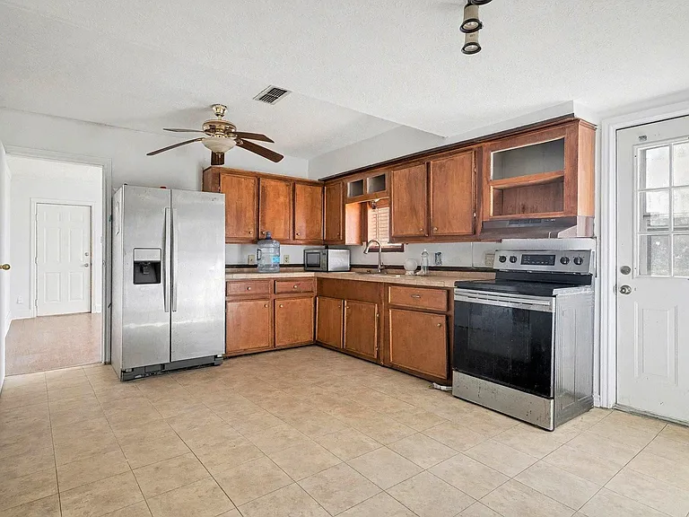 12215 Myrtle Ave — Photo 5