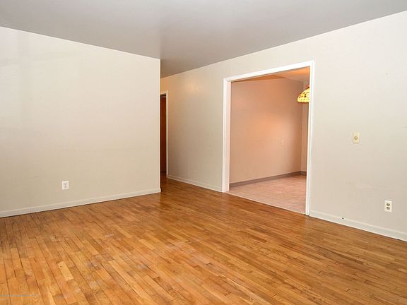 4th image of 2758 Eastway Dr