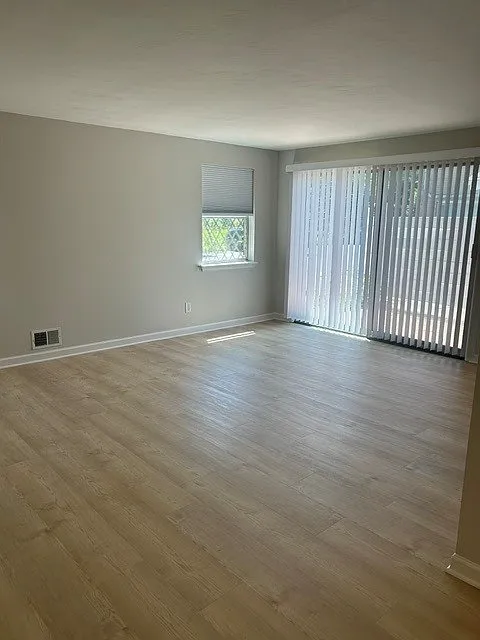 2 bed, 1.5 bath, 1300 sqft, $1,550 — Photo 4