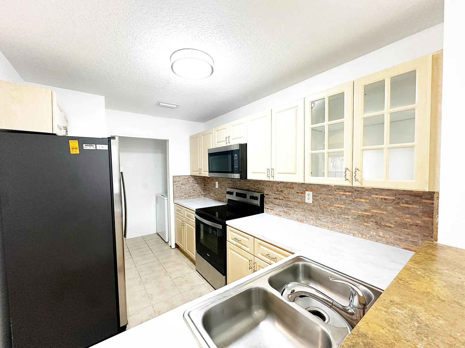 3 bed, 2.5 bath, 1391 sqft, $2,750 — Photo 3