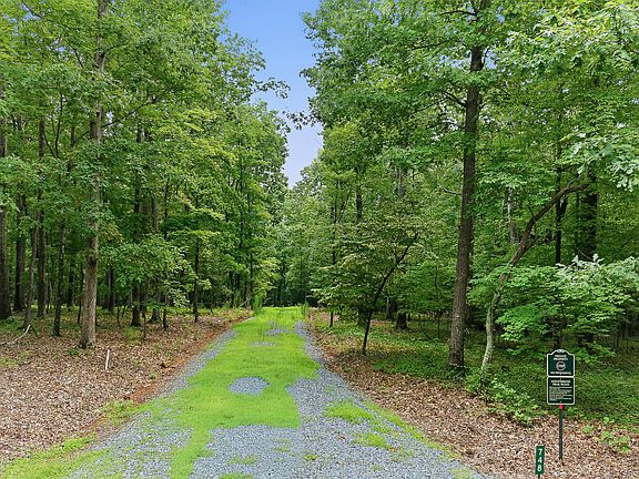 2nd image of 748 Valley Ln