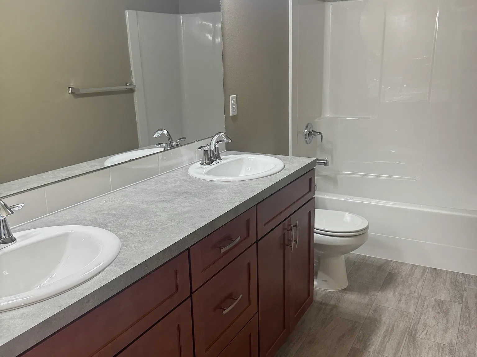 4 bed, 2.5 bath, 1966 sqft, $2,595 — Photo 4