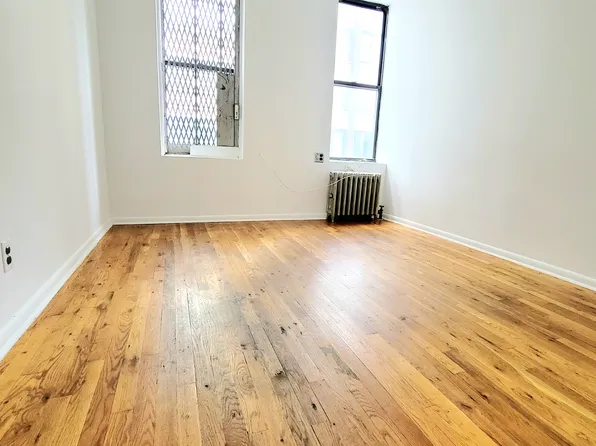 338 East 15th Street image 4 of 11