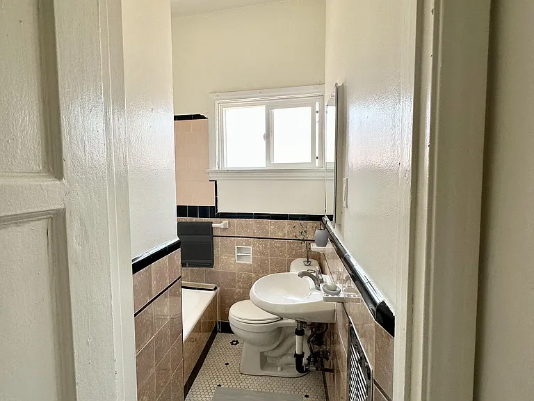1025 S Orange Dr #201 — Photo 4