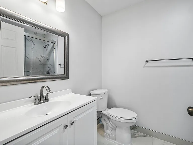 240 SW 7th St #11 — Photo 14