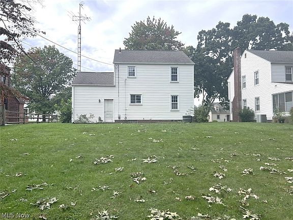 4th image of 350 Harter Ave NW