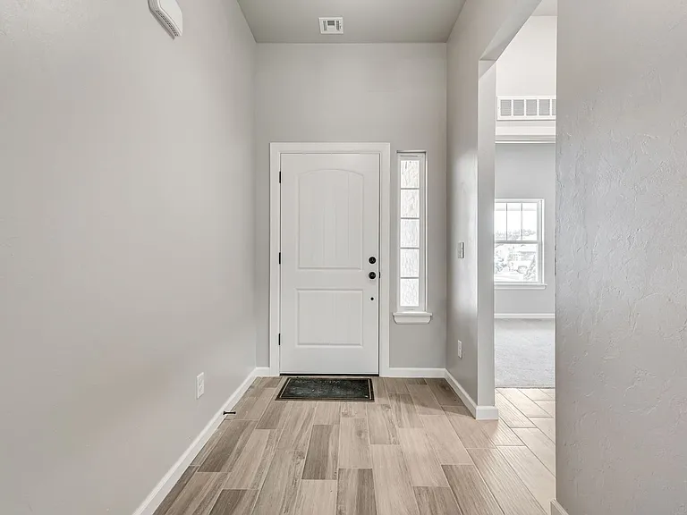 1007 Magnolia Dr — Photo 2