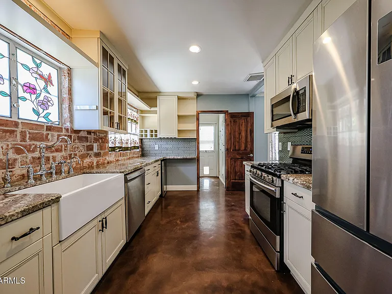 1317 W Holly St — Photo 2