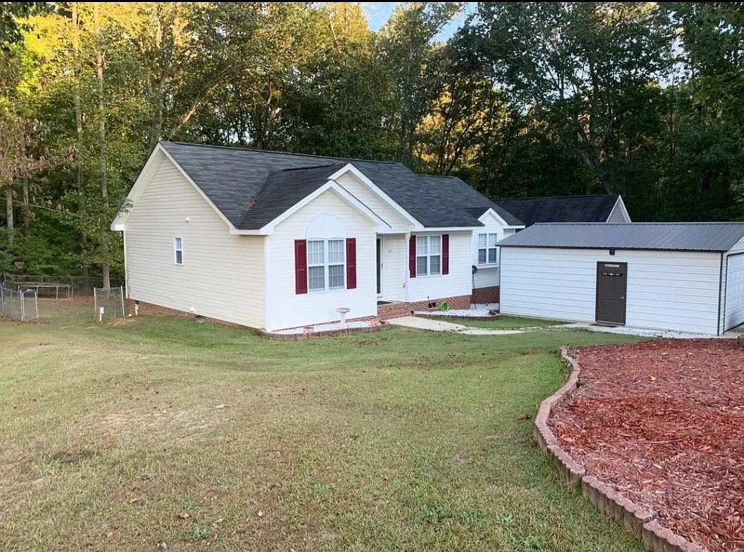 3 bed, 1355 sqft, $1,950 — Photo 1