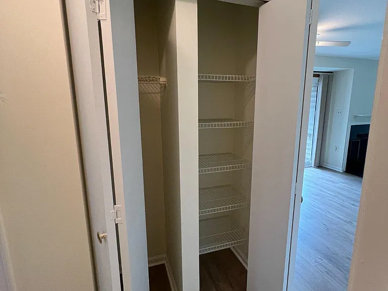 1113 Castle Harbour Way #2B — Photo 12