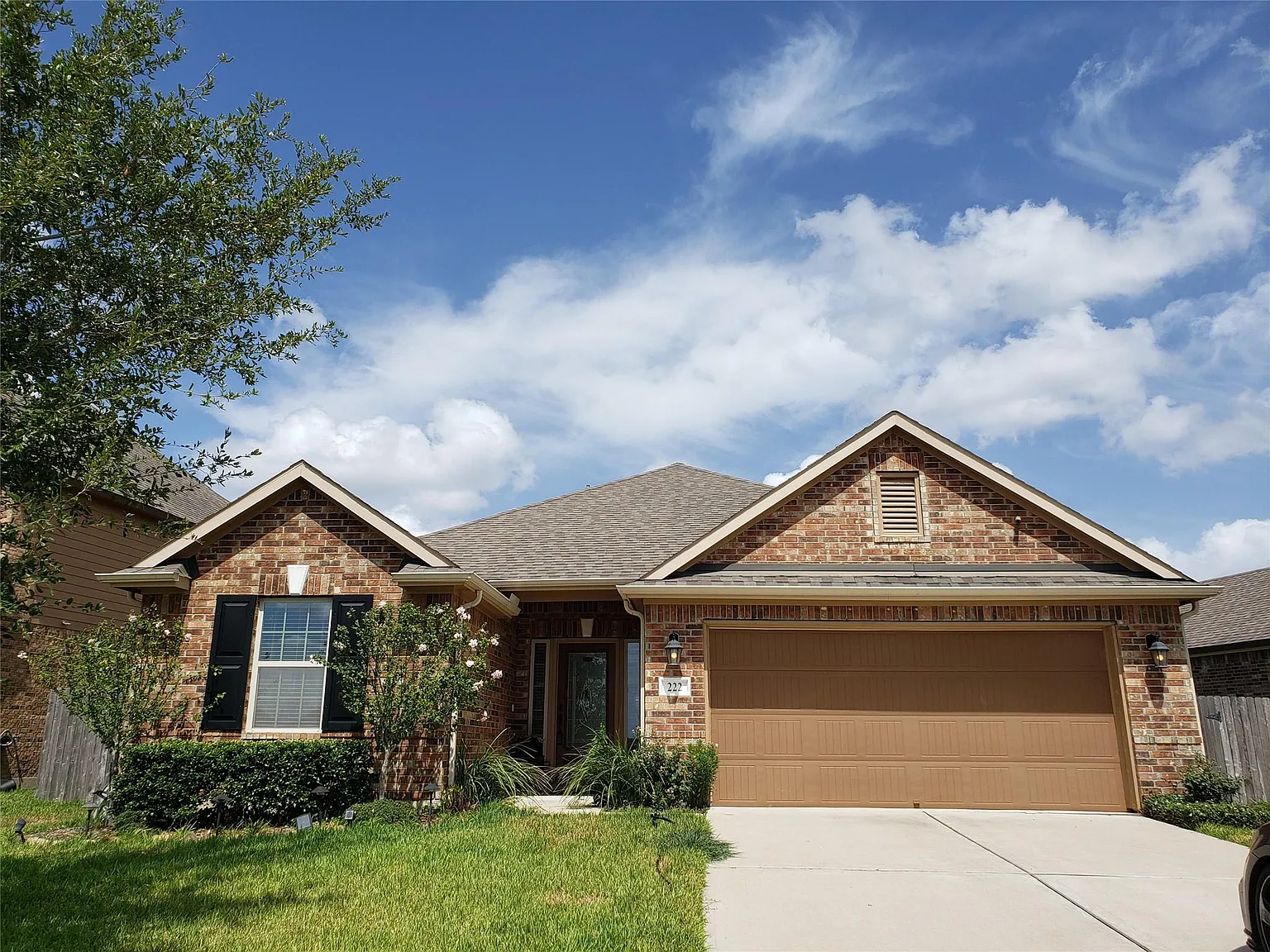 3 bed, 2.0 bath, 1737 sqft, $2,300 — Photo 1