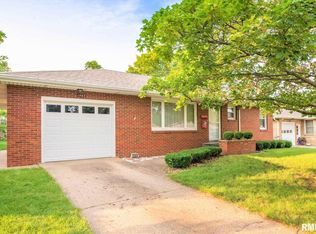 1503 James Rd, Pekin, IL 61554