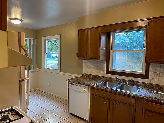 2nd image of 5722 Christie Ave SE