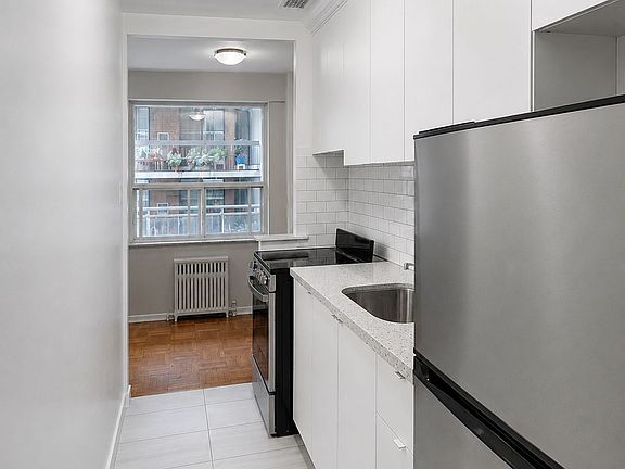 5th image of 206 Saint George St #105