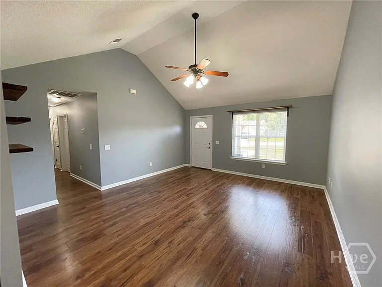 119 Mustang Dr — Photo 9