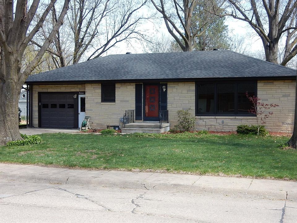 1310 N 13th St Beatrice NE 68310 Zillow