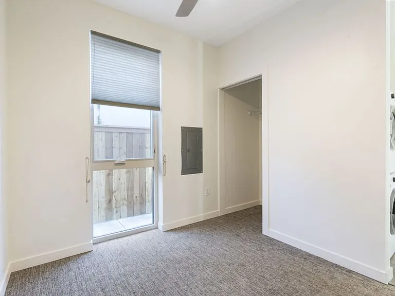 5880 N Greeley Ave — Photo 26