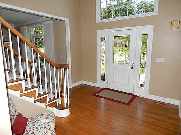 3rd image of 906 Black Oak Ct