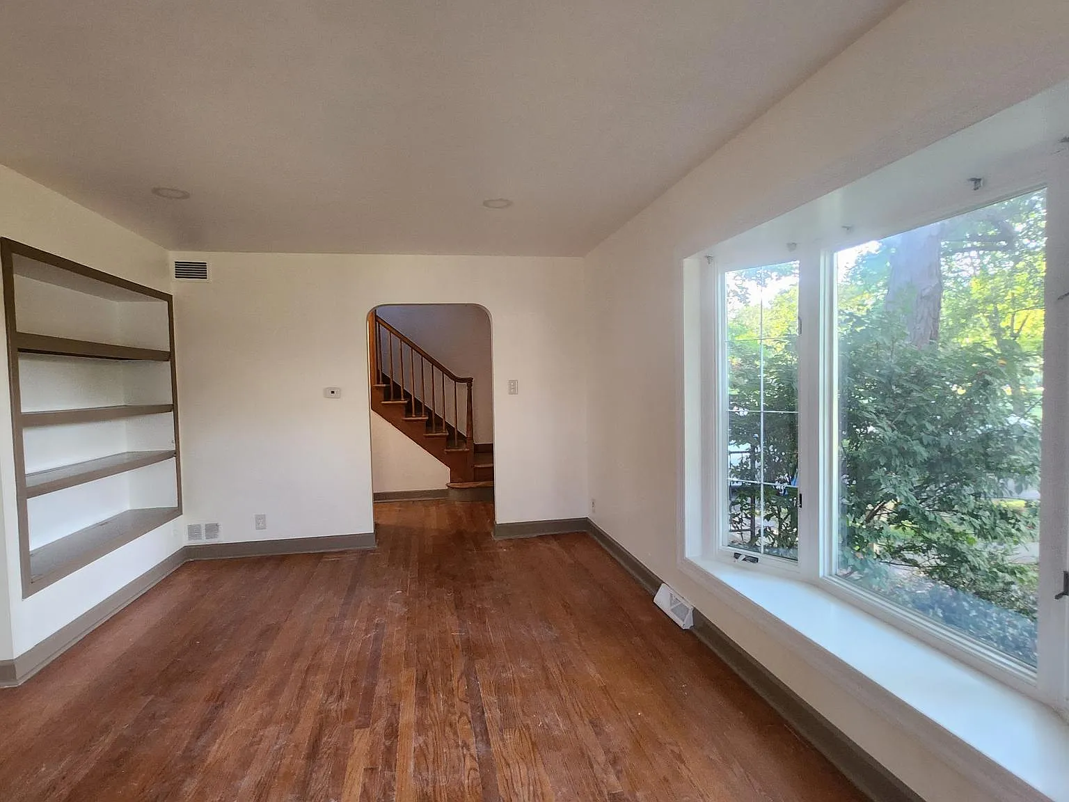 4 bed, 2.5 bath, 2387 sqft, $2,500 — Photo 2