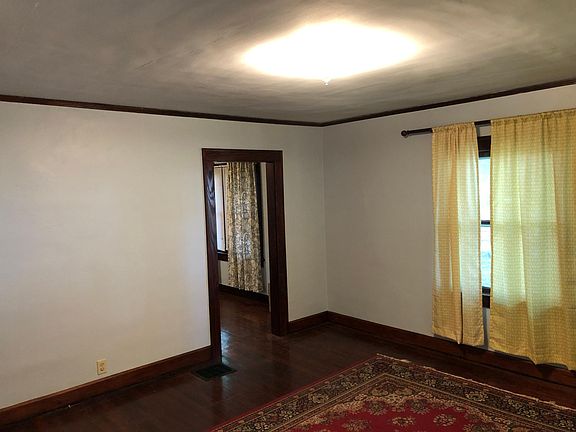 4th image of 6166 Winthrop Ave