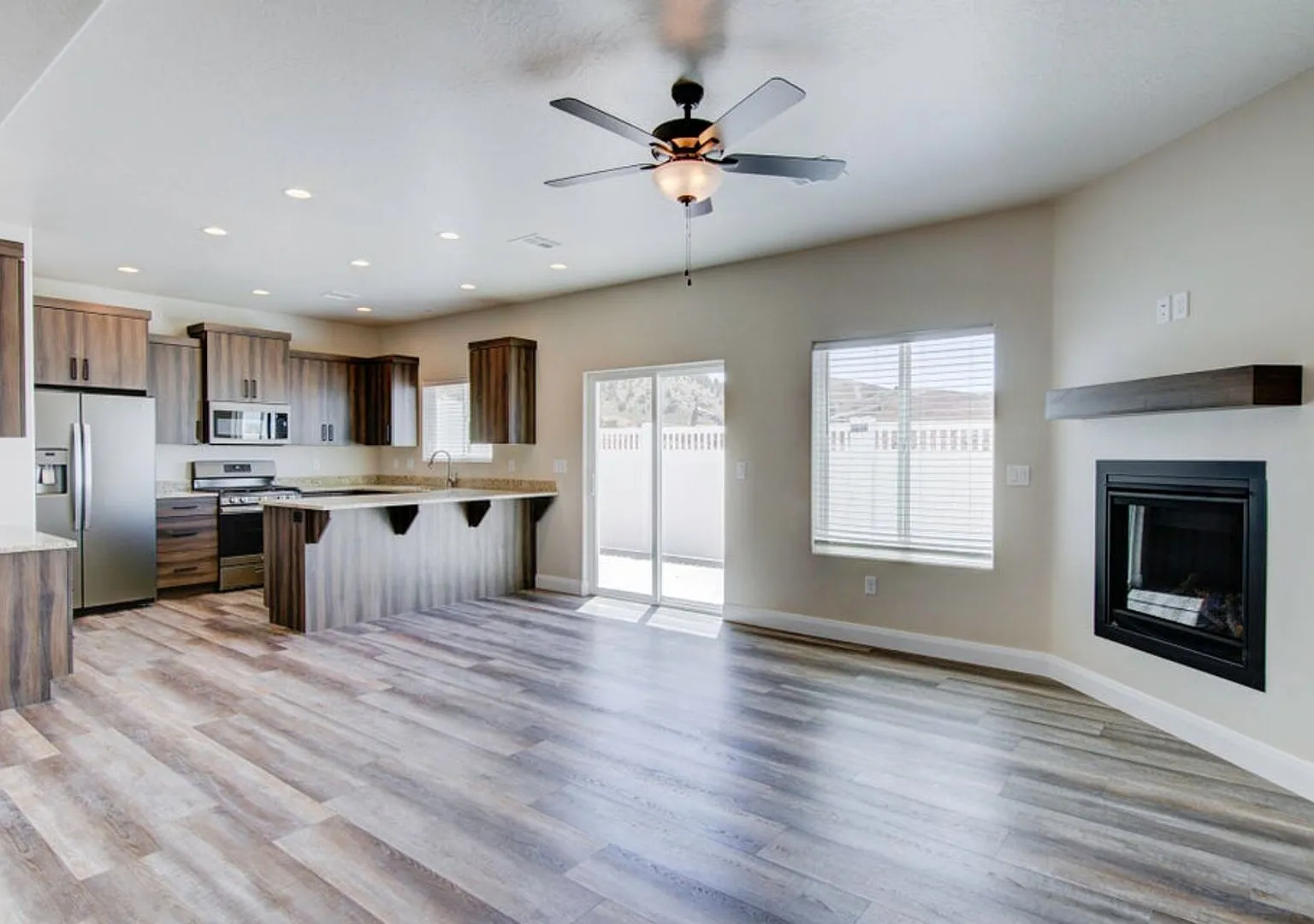 Townhome in the Shadow Cove Subdivision — Photo 2