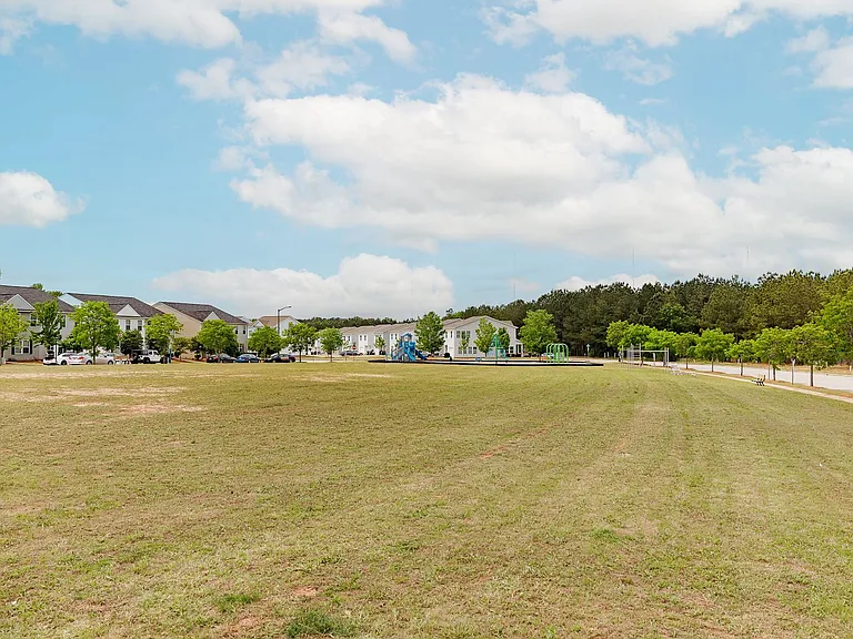 157 Brockett Dr — Photo 2