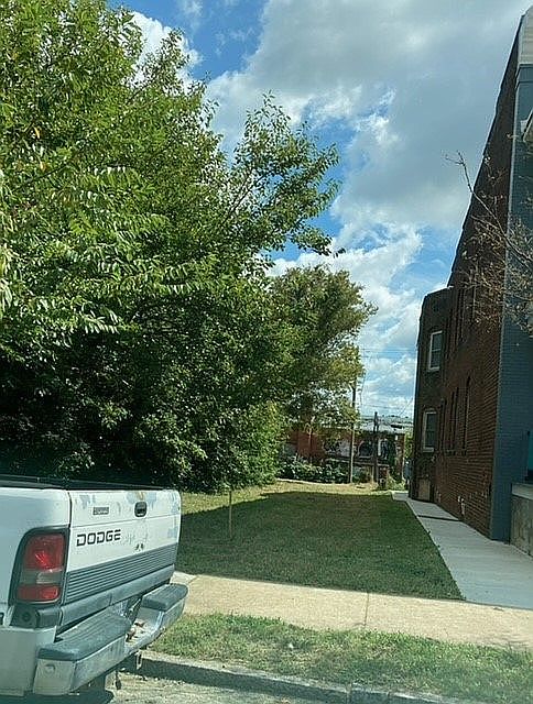 1st image of 1422 Bainbridge St