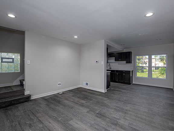 3rd image of 9326 S King Dr