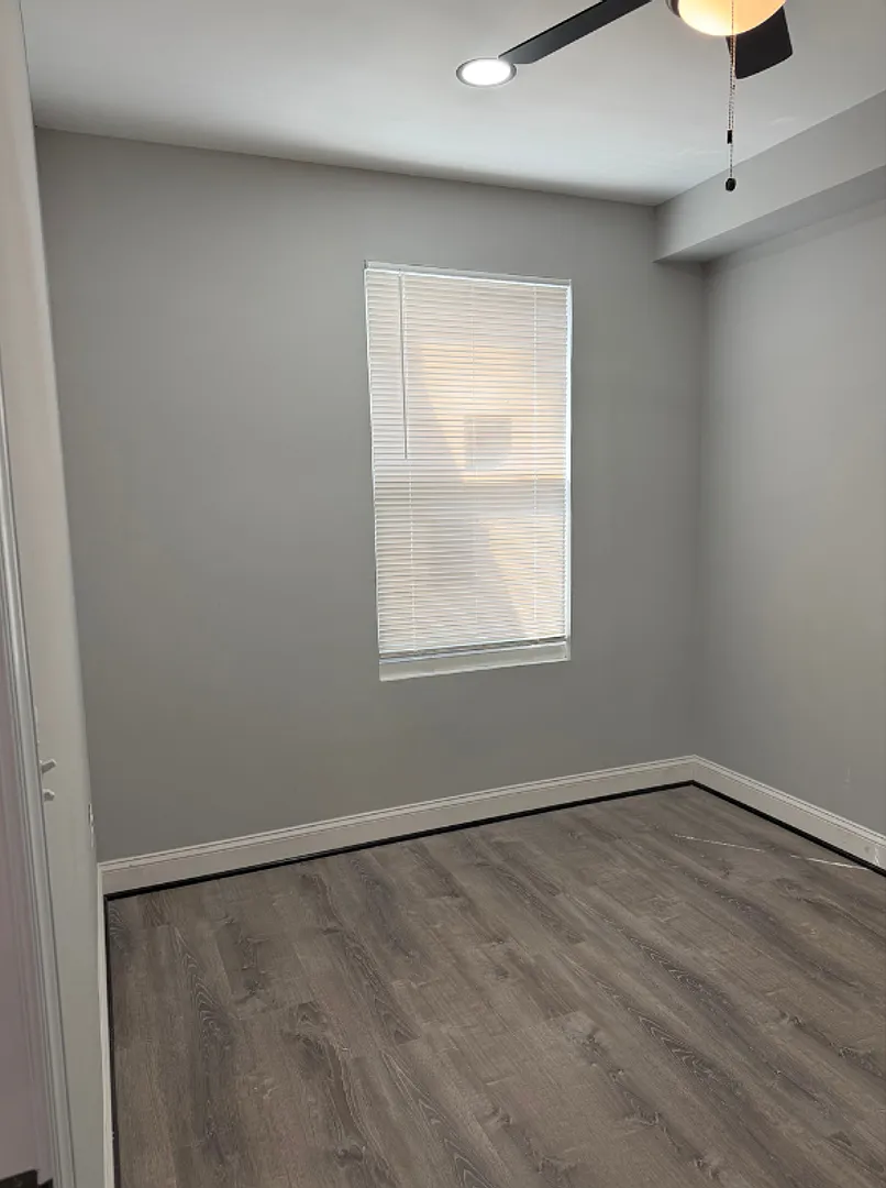 615 N Clinton Street $500 Available (Shared Bath) — Photo 3