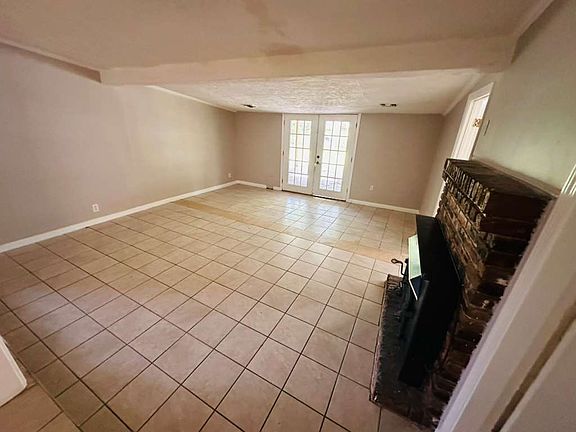 5th image of 1822 Grove Hill Ln