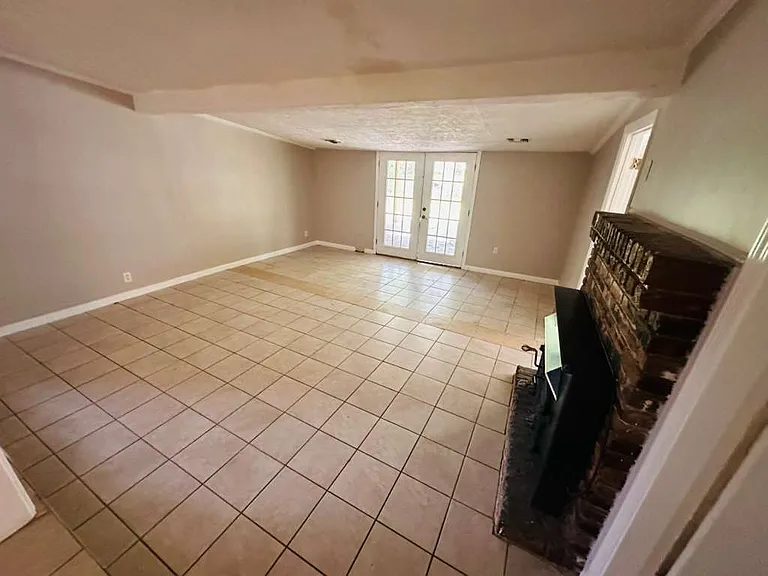 1822 Grove Hill Ln — Photo 16