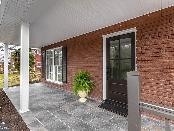 3rd image of 449 Douglas Dr