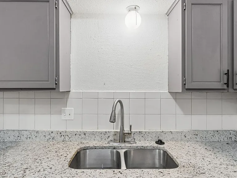 8514 Candlewood Dr — Photo 37
