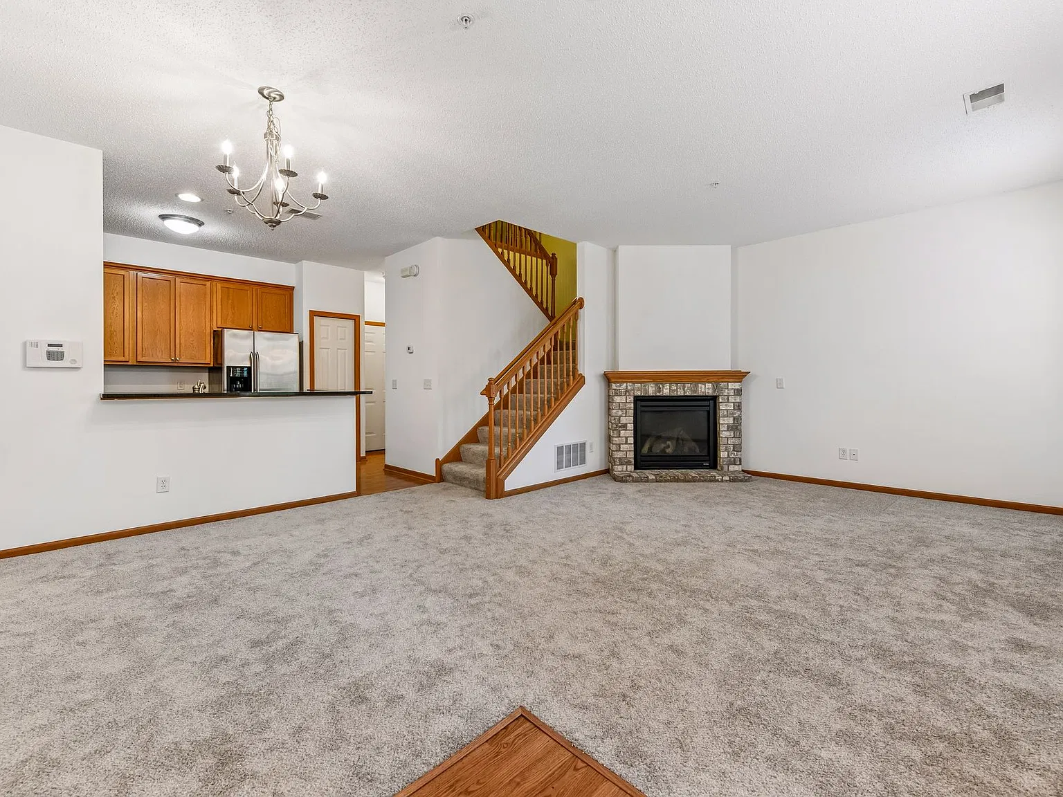 3 bed, 2.5 bath, 1595 sqft, $2,395 — Photo 4