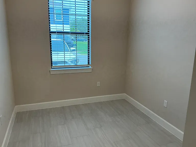 293 SW Sally Way — Photo 11